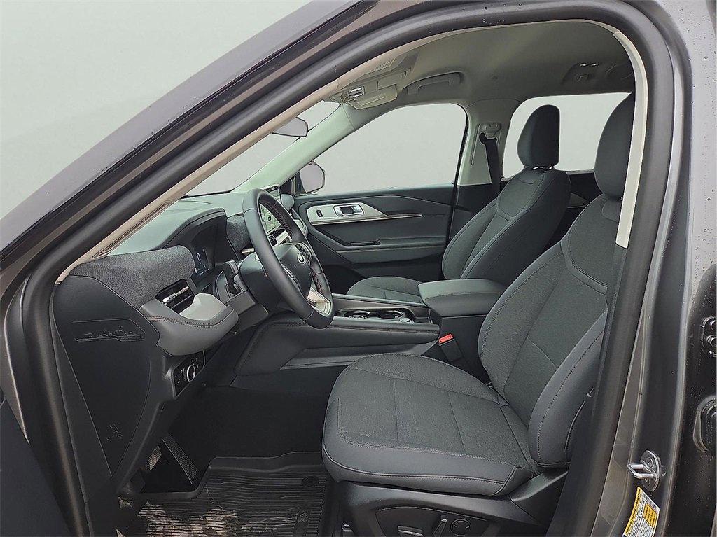 New 2025 Ford Explorer Active image 12