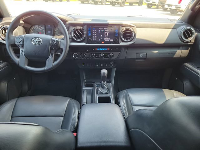 Used 2019 Toyota Tacoma TRD Sport w/ TRD Premium Sport Package AWD/4WD image 14