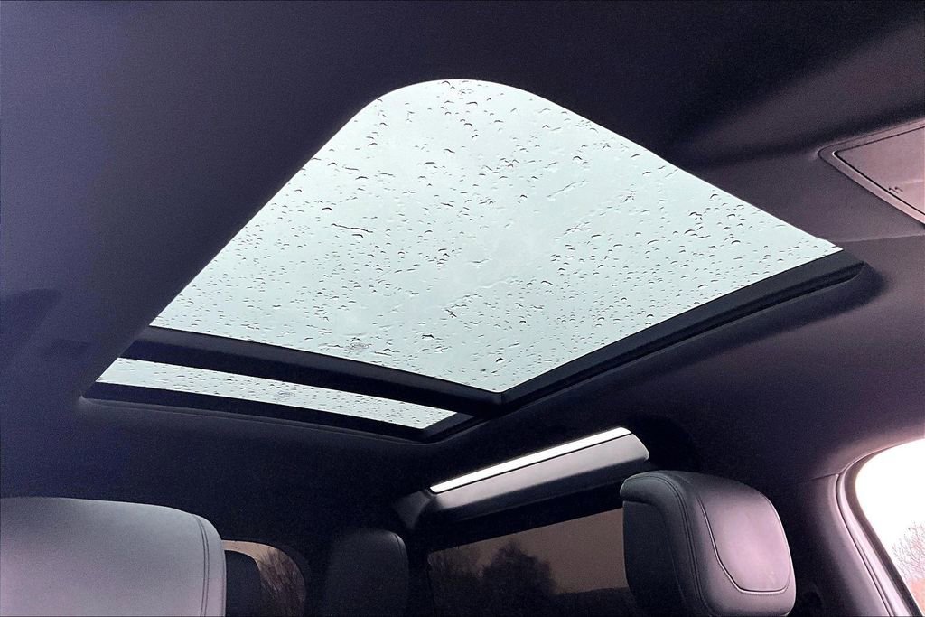 Used 2022 Land Rover Defender 90 Carpathian Edition image 19