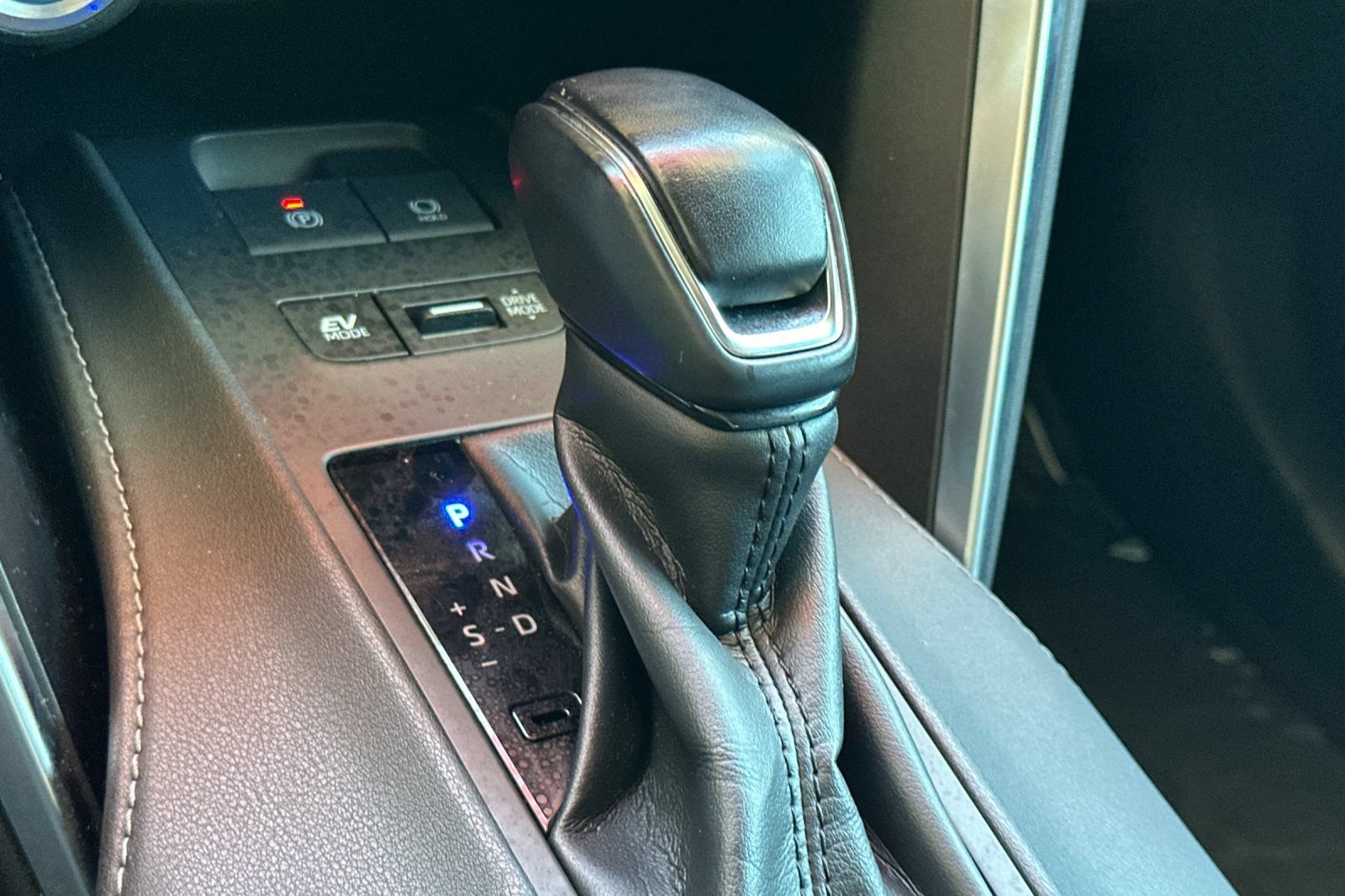 Certified 2021 Toyota Venza LE w/ Carpet Mat Package (TMS) AWD/4WD image 25