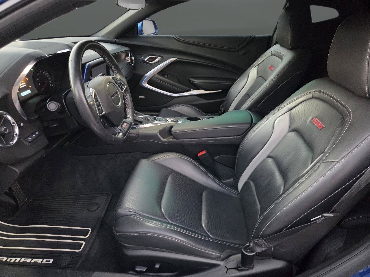 Used 2018 Chevrolet Camaro SS RWD image 9