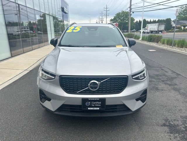 Certified 2025 Volvo XC40 B5 Plus AWD/4WD image 7