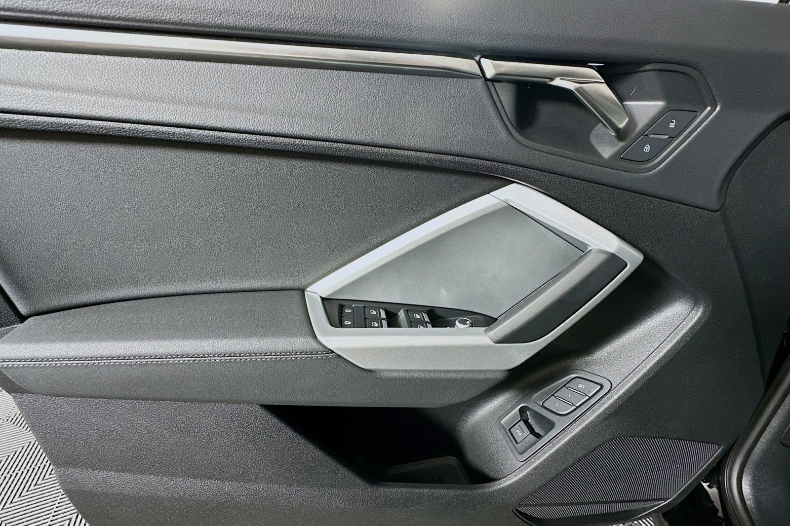 Used 2025 Audi Q3 2.0T Premium w/ Convenience Package image 21