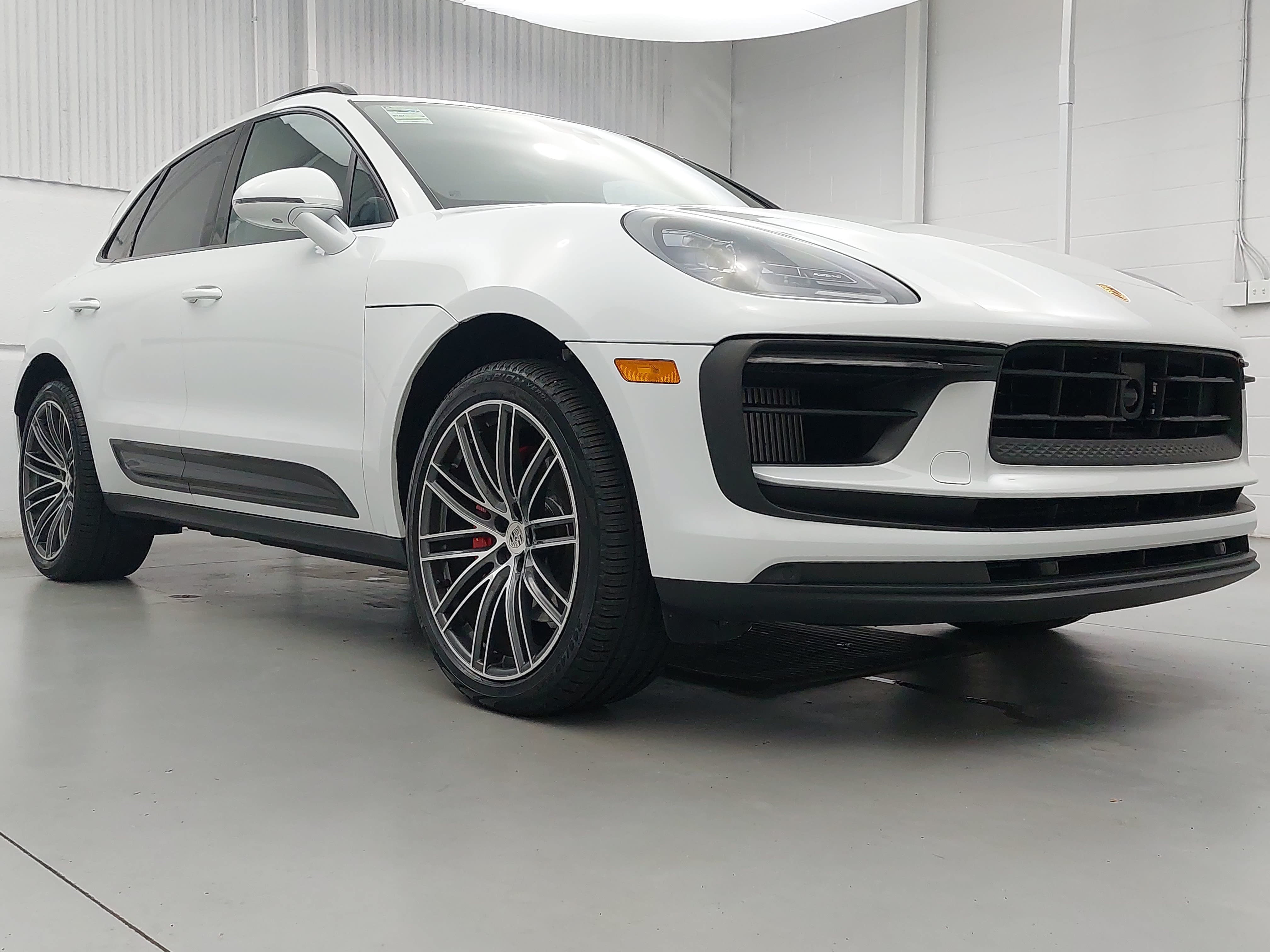 Certified 2025 Porsche Macan S AWD/4WD image 9