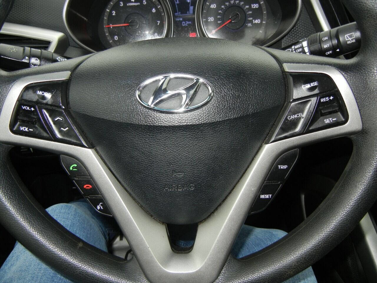 Used 2013 Hyundai Veloster image 36