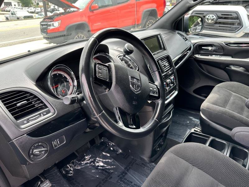 Used 2019 Dodge Grand Caravan SE FWD image 10