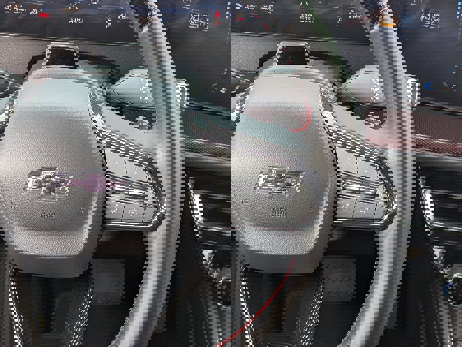 Used 2025 Chevrolet Traverse RS image 21