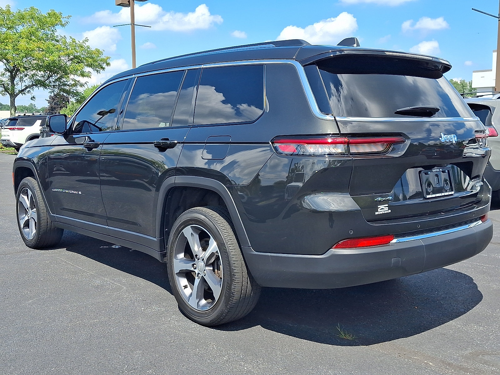 Used 2023 Jeep Grand Cherokee L Limited AWD/4WD image 6