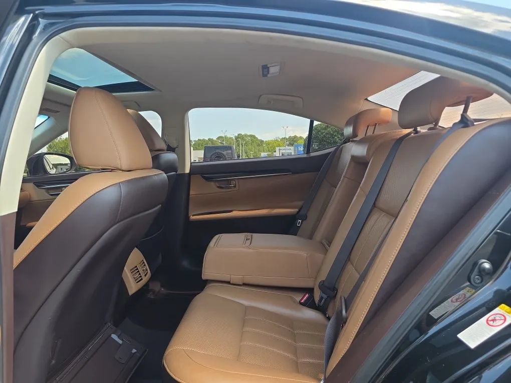 Used 2018 Lexus ES 350 w/ Luxury Package w/Wood Trim FWD image 45