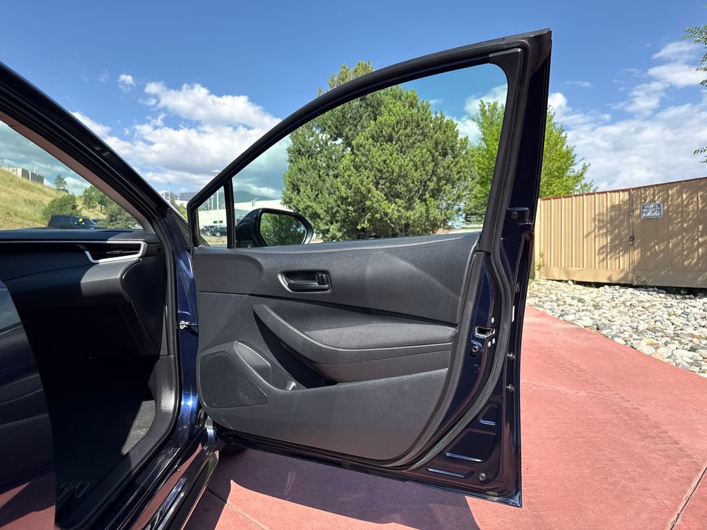 Used 2022 Toyota Corolla LE FWD image 28