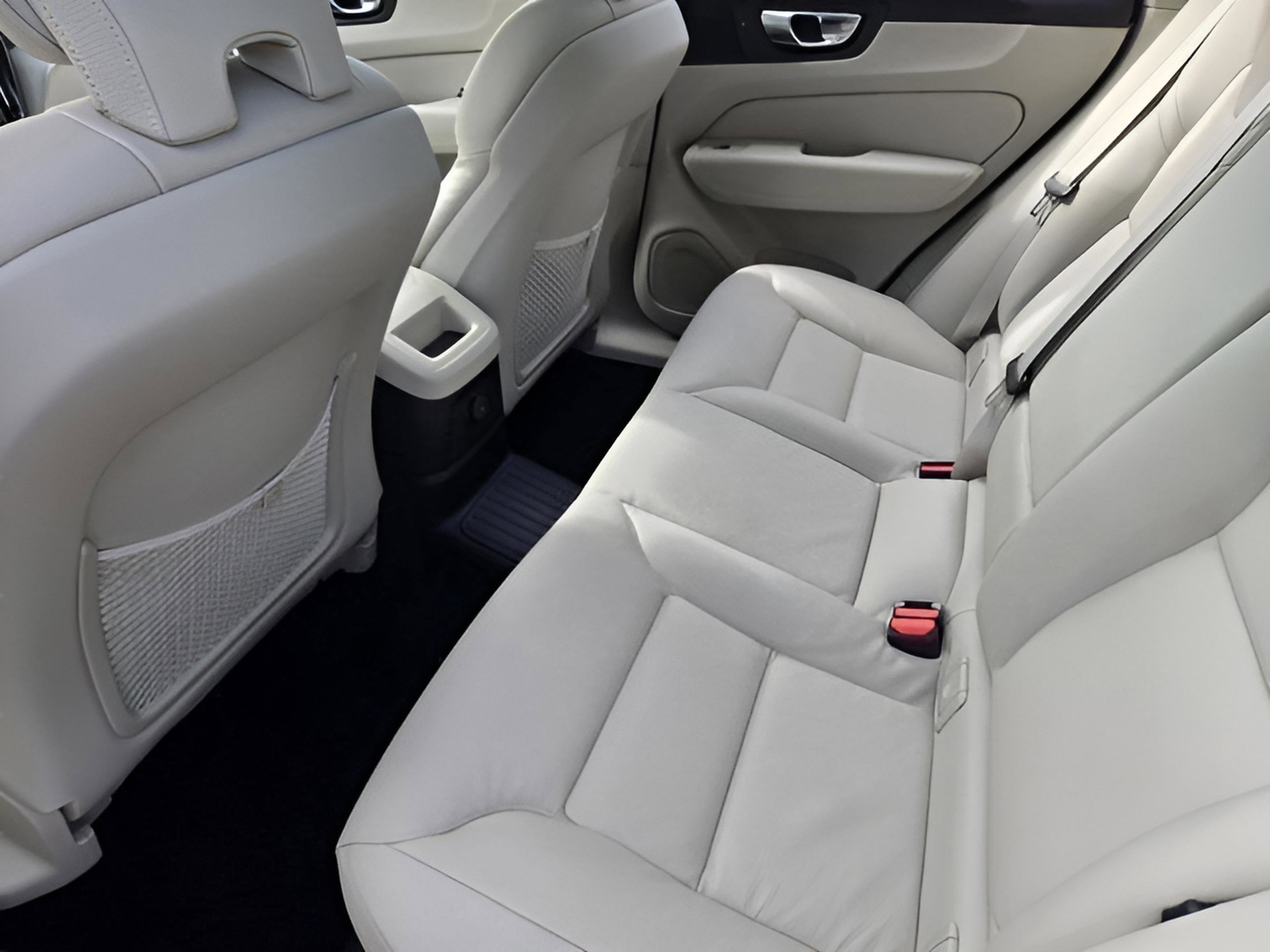 Used 2025 Volvo XC60 T8 Plus w/ Protection Package Premier image 31