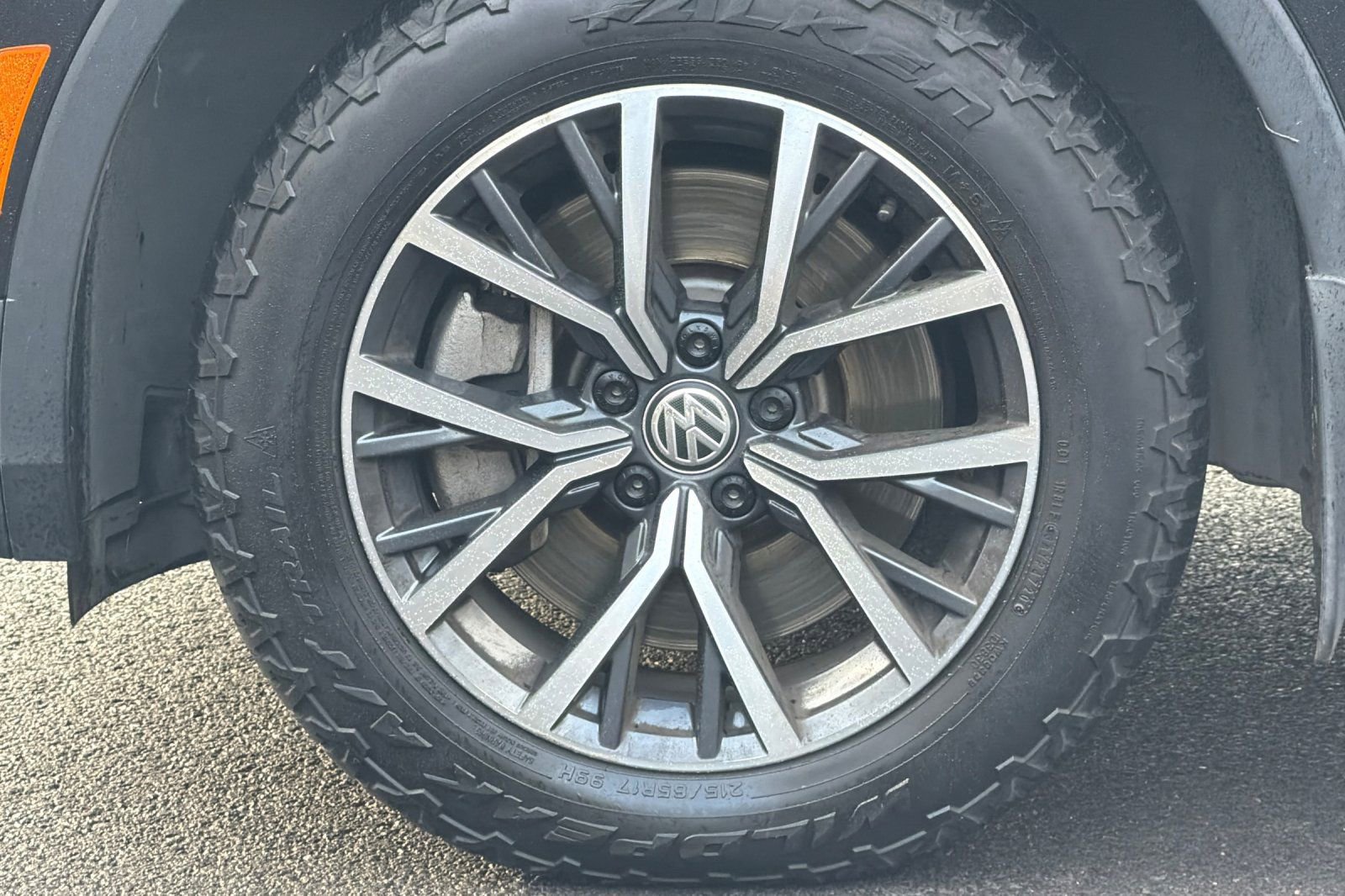 Used 2020 Volkswagen Tiguan SE w/ Panoramic Sunroof Package image 33