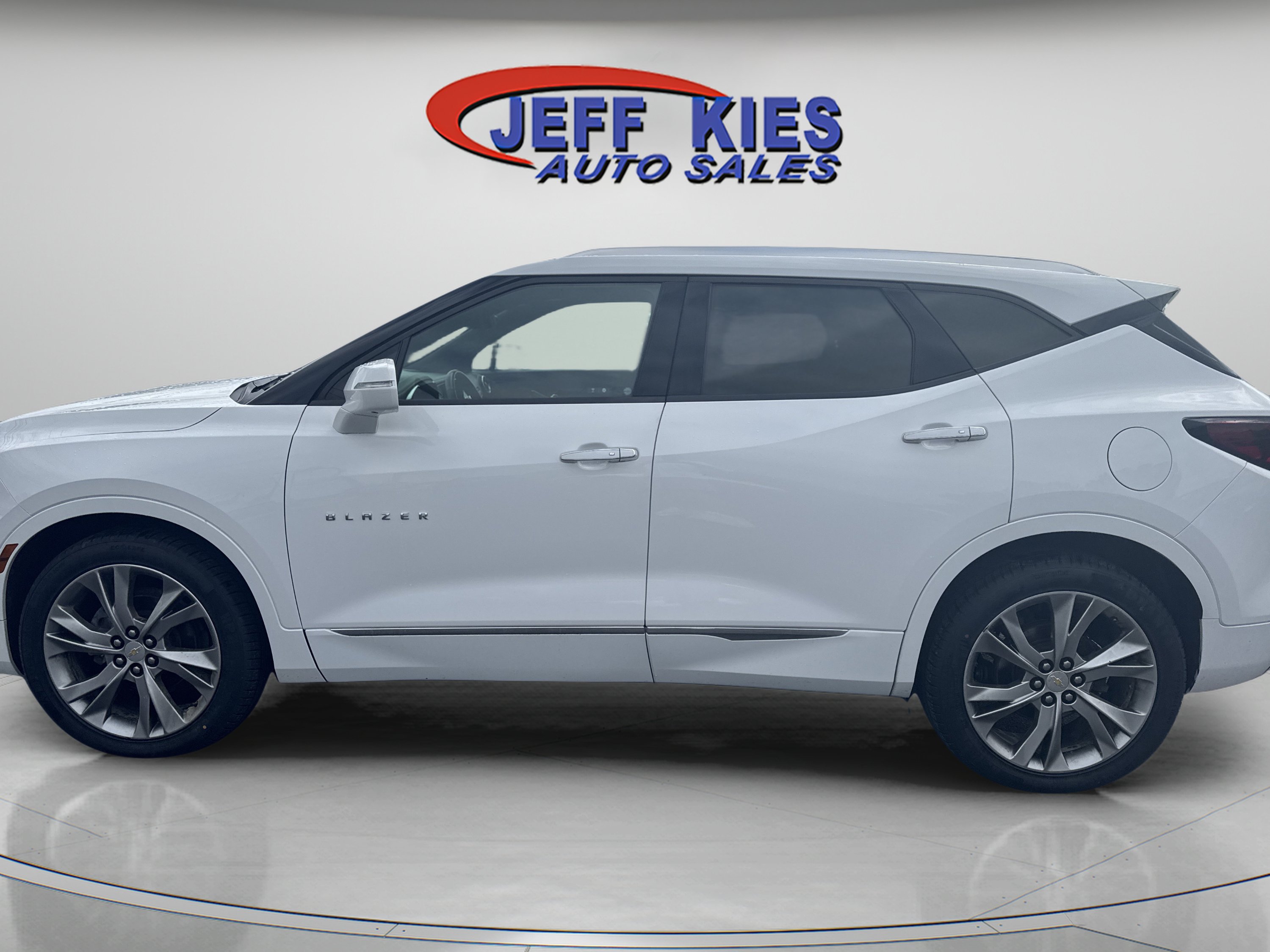 Used 2019 Chevrolet Blazer Premier w/ Sun and Wheels Package AWD/4WD image 8