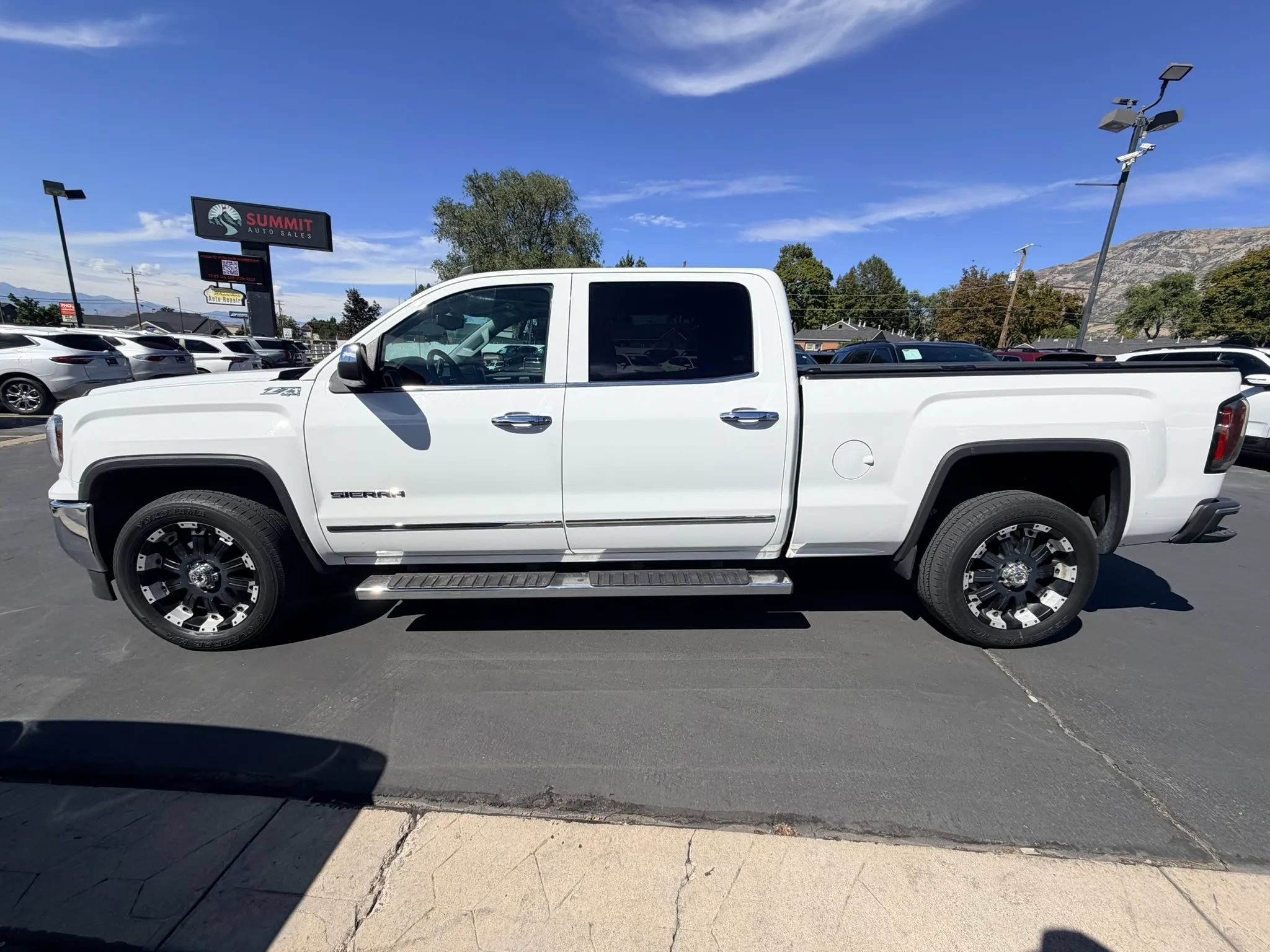 Used 2018 GMC Sierra 1500 SLT w/ SLT Premium Package AWD/4WD image 7