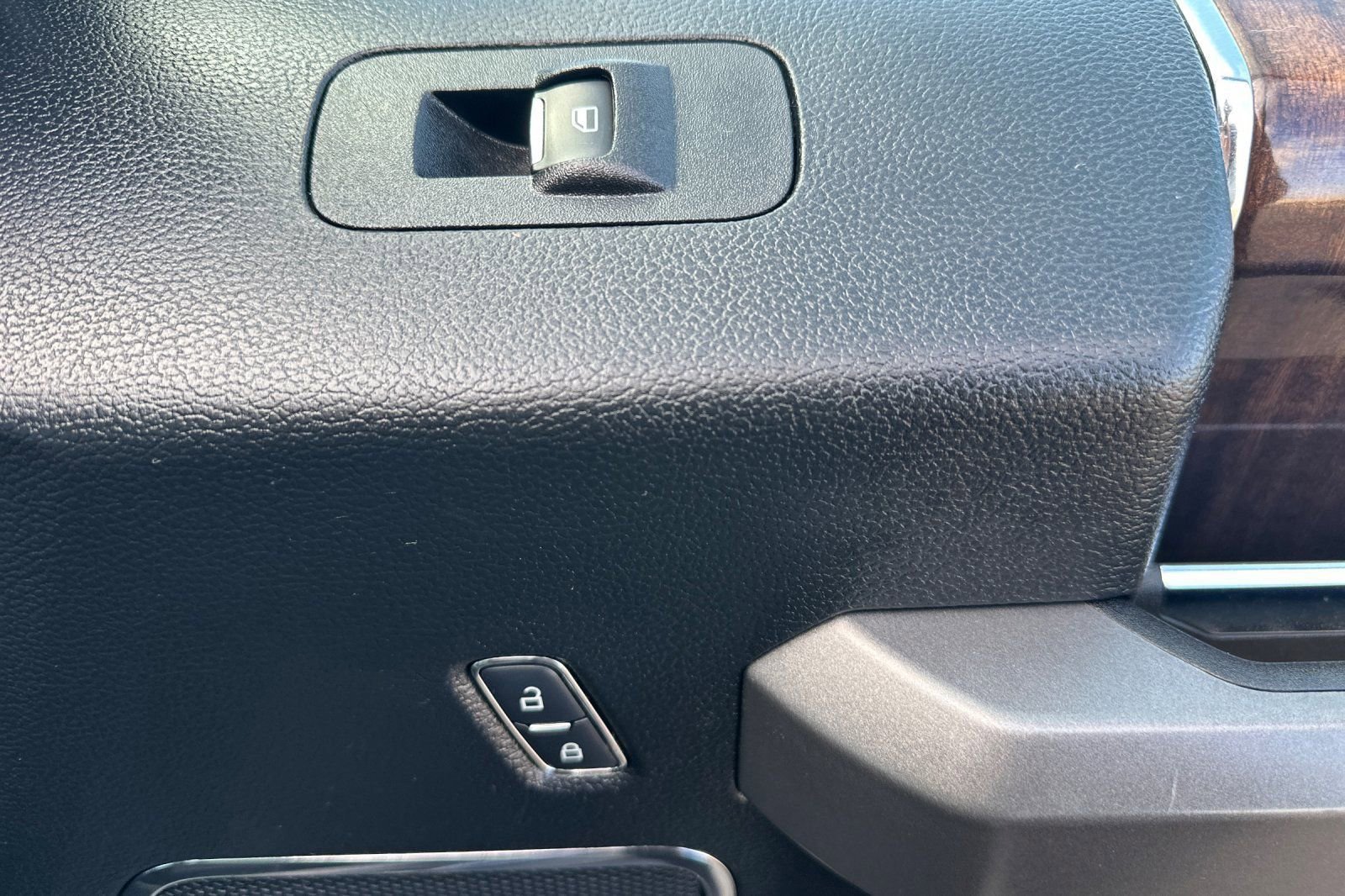 Used 2017 Ford F150 Platinum w/ Equipment Group 701A Luxury AWD/4WD image 18