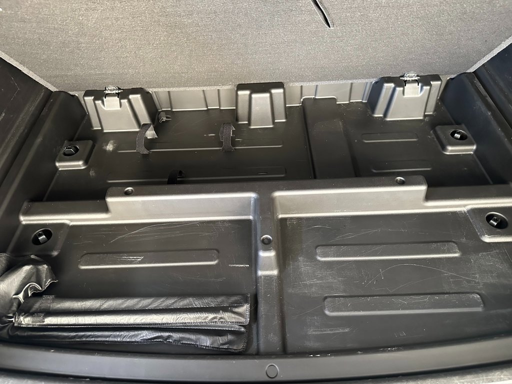 Used 2024 Chevrolet Suburban Premier image 44