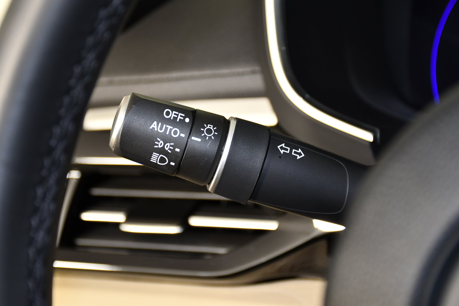 Certified 2025 Acura MDX SH-AWD image 22