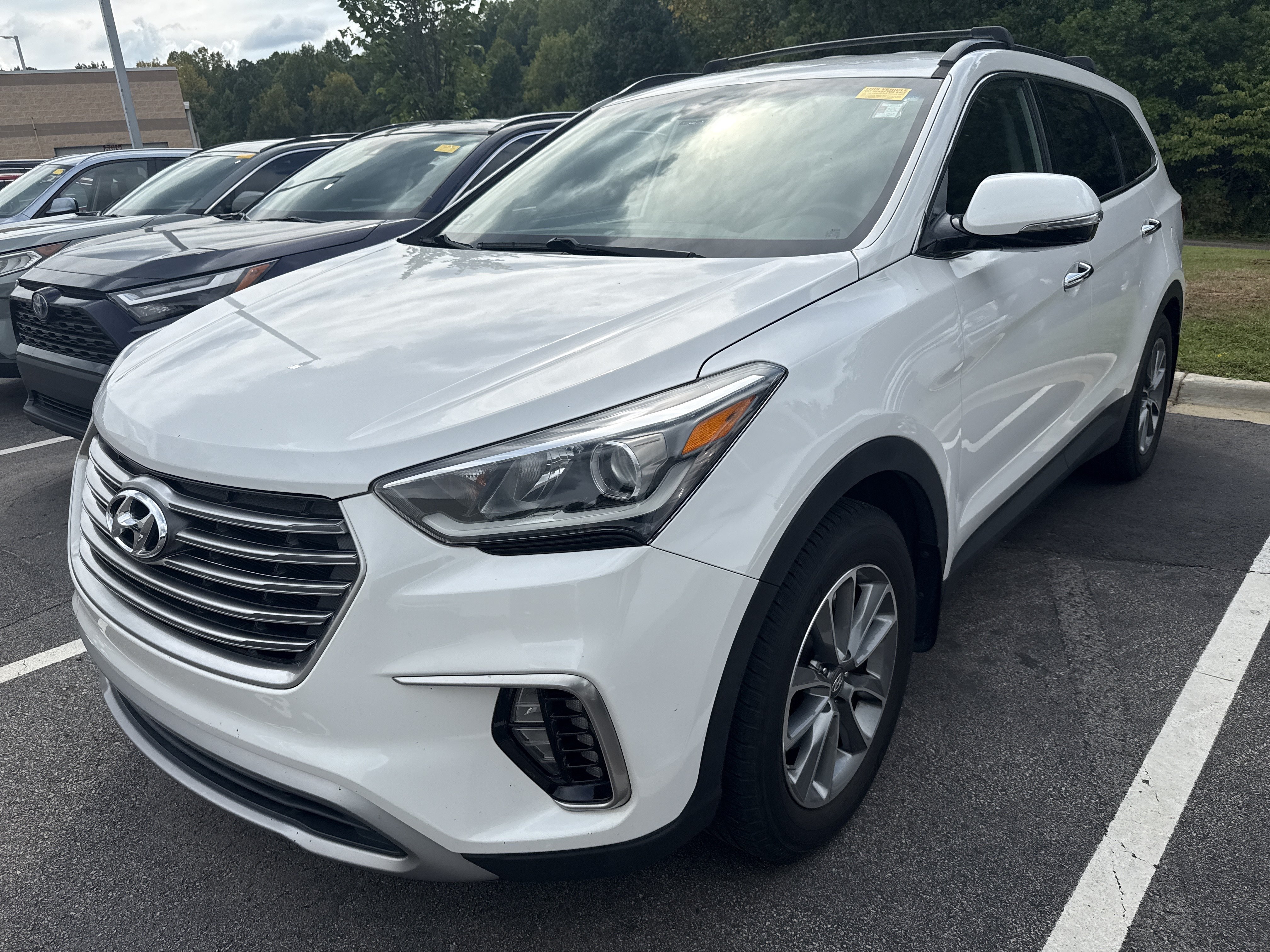 Used 2017 Hyundai Santa Fe Limited FWD image 5