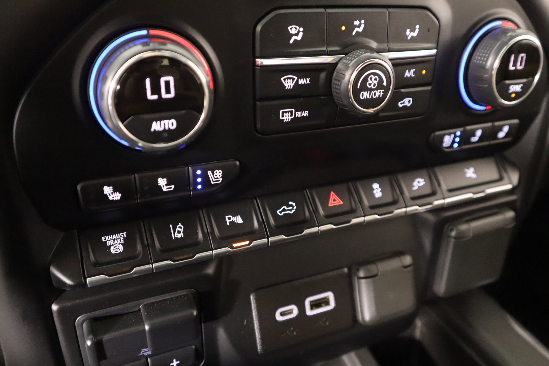 Used 2023 Chevrolet Silverado 3500 High Country AWD/4WD image 7