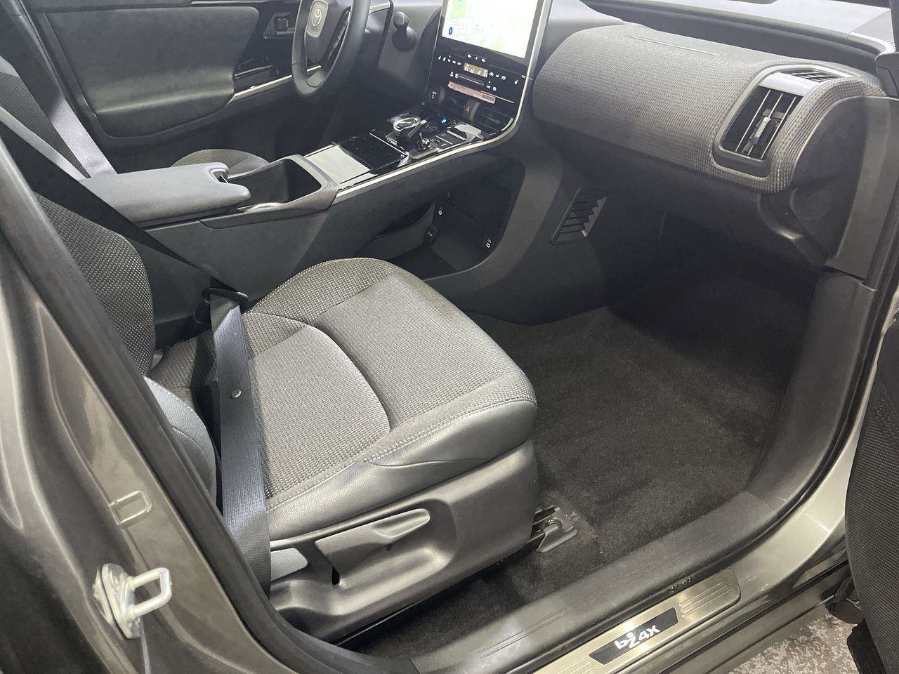 Used 2024 Toyota bZ4X XLE w/ Weather Package image 25