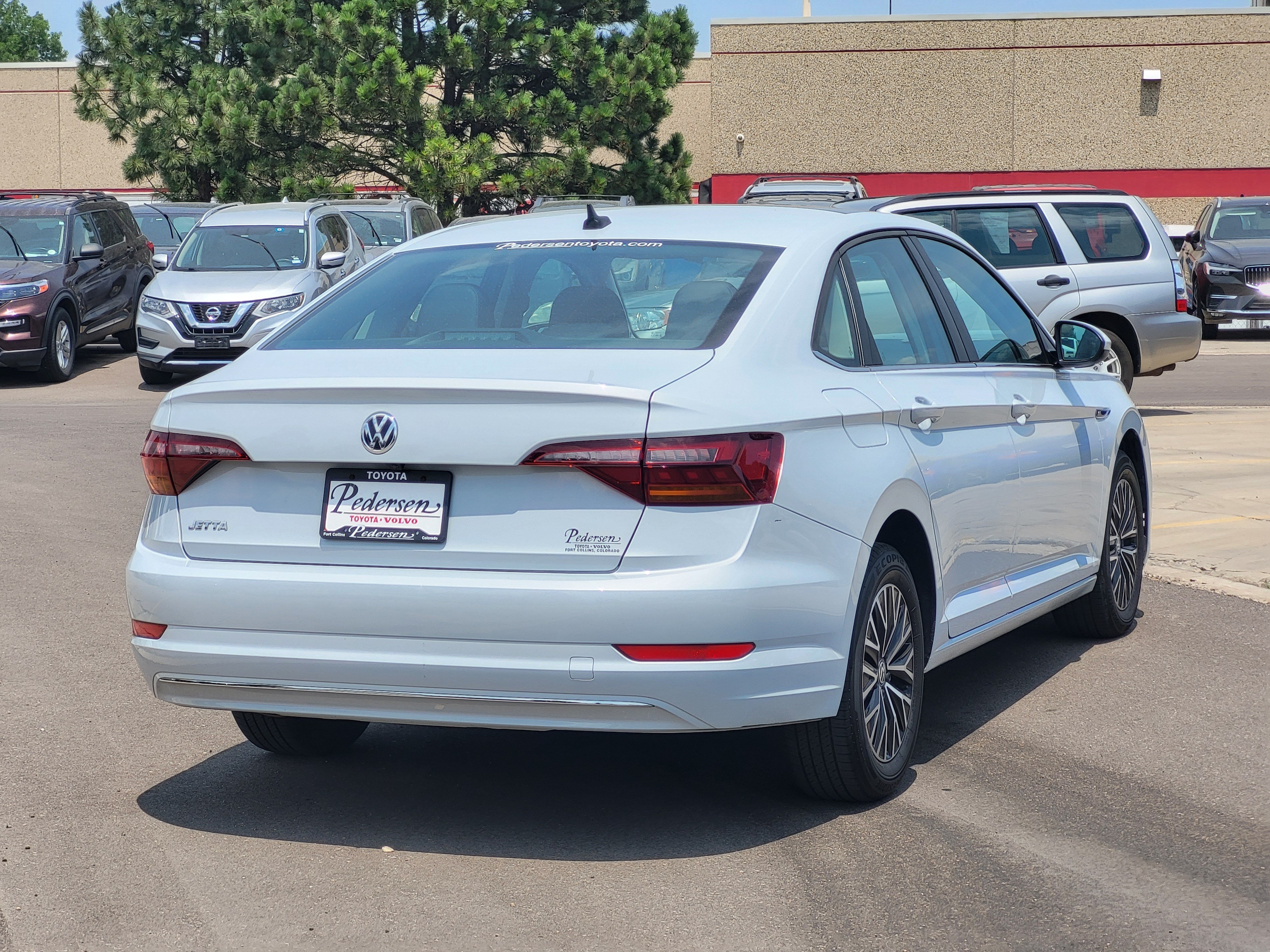 Used 2019 Volkswagen Jetta SEL FWD image 2