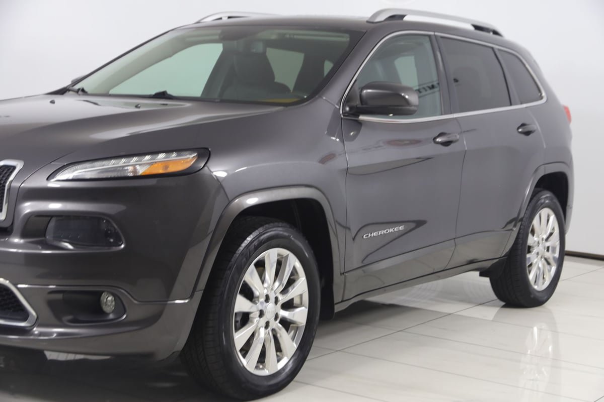 Used 2018 Jeep Cherokee Overland AWD/4WD image 45