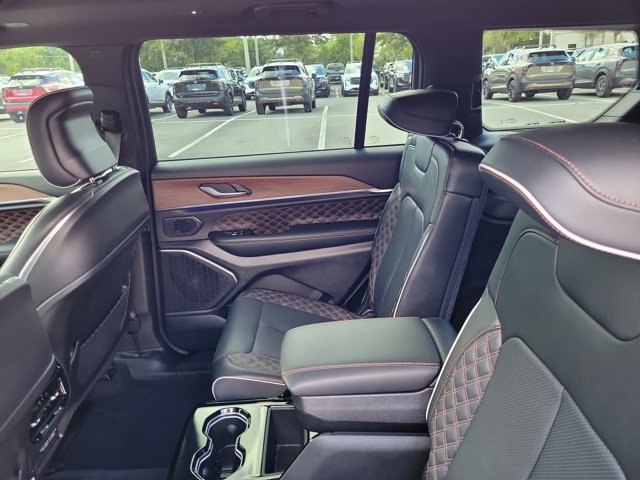 Used 2025 Jeep Grand Cherokee L Summit w/ Obsidian Package AWD/4WD image 13
