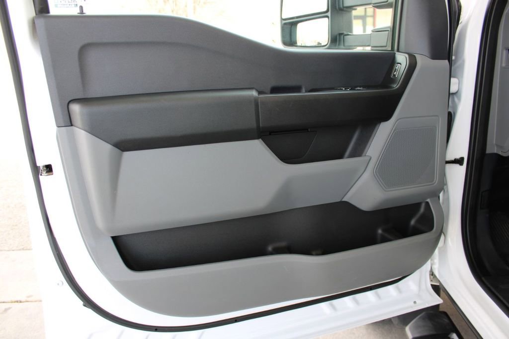 Used 2023 Ford F550 4x4 Regular Cab Super Duty image 19