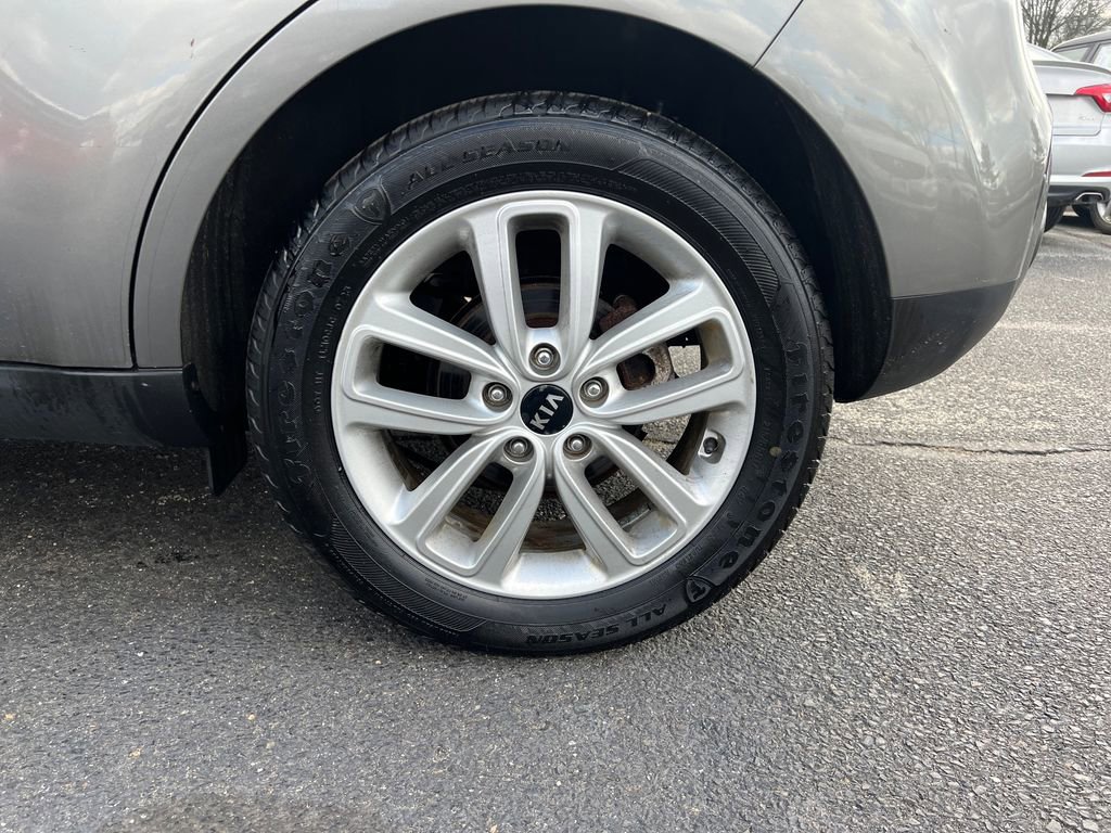 Used 2018 Kia Soul + image 10