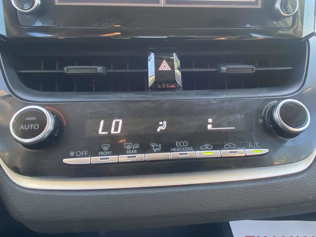 Used 2020 Toyota Corolla LE FWD image 27