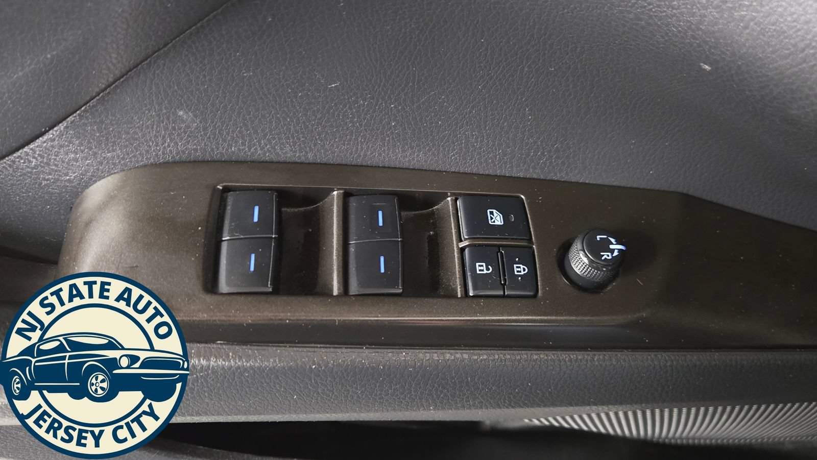 Used 2021 Toyota Camry SE FWD image 22