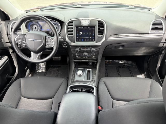 Used 2019 Chrysler 300 Touring w/ Chrome Appearance Package RWD image 16