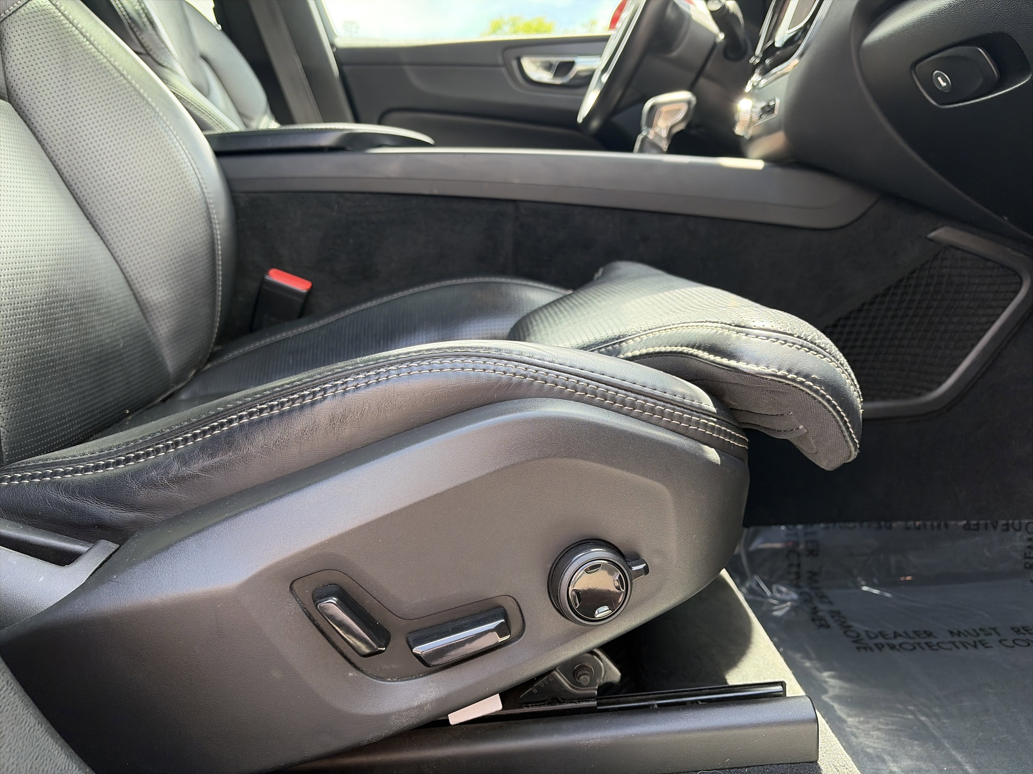 Used 2018 Volvo XC60 T6 Inscription w/ Luxury Seat Package AWD/4WD image 31