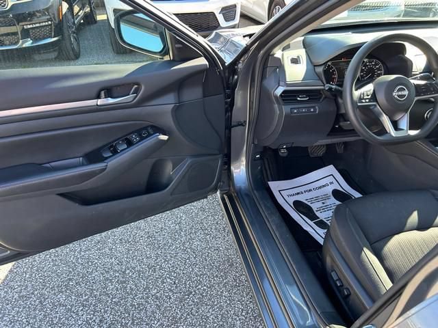 Used 2023 Nissan Altima 2.5 SV FWD image 9