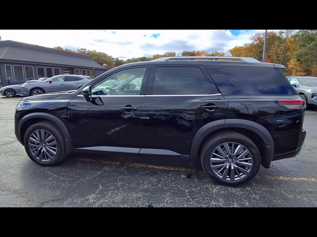 Certified 2024 Nissan Pathfinder SL w/ SL Premium Package AWD/4WD image 5