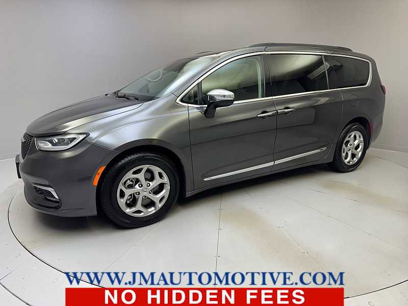 Used 2023 Chrysler Pacifica Limited image 1