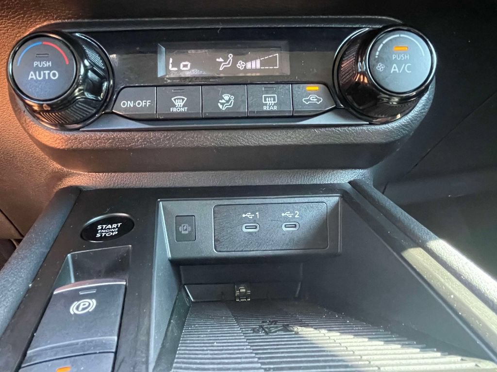 Used 2026 Nissan Kicks SV FWD image 27