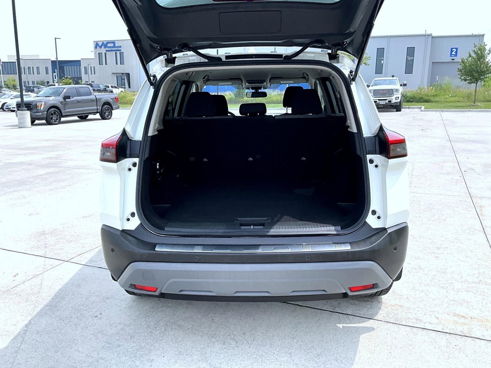 Used 2022 Nissan Rogue SV image 9