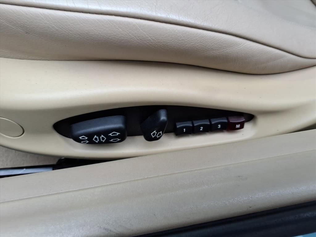 Used 2003 BMW Z4 3.0i image 12