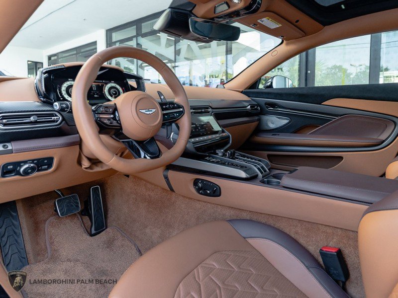 Used 2025 Aston Martin Vanquish image 26