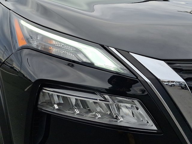 Used 2023 Nissan Rogue SV image 8