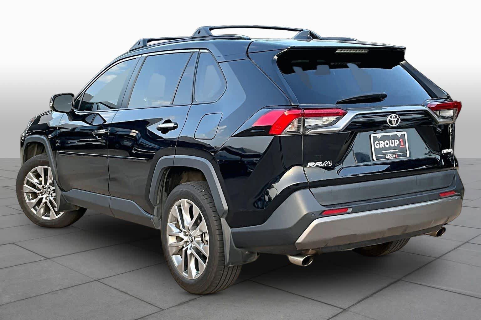 Used 2019 Toyota RAV4 Limited w/ Cold Weather Package FWD image 12