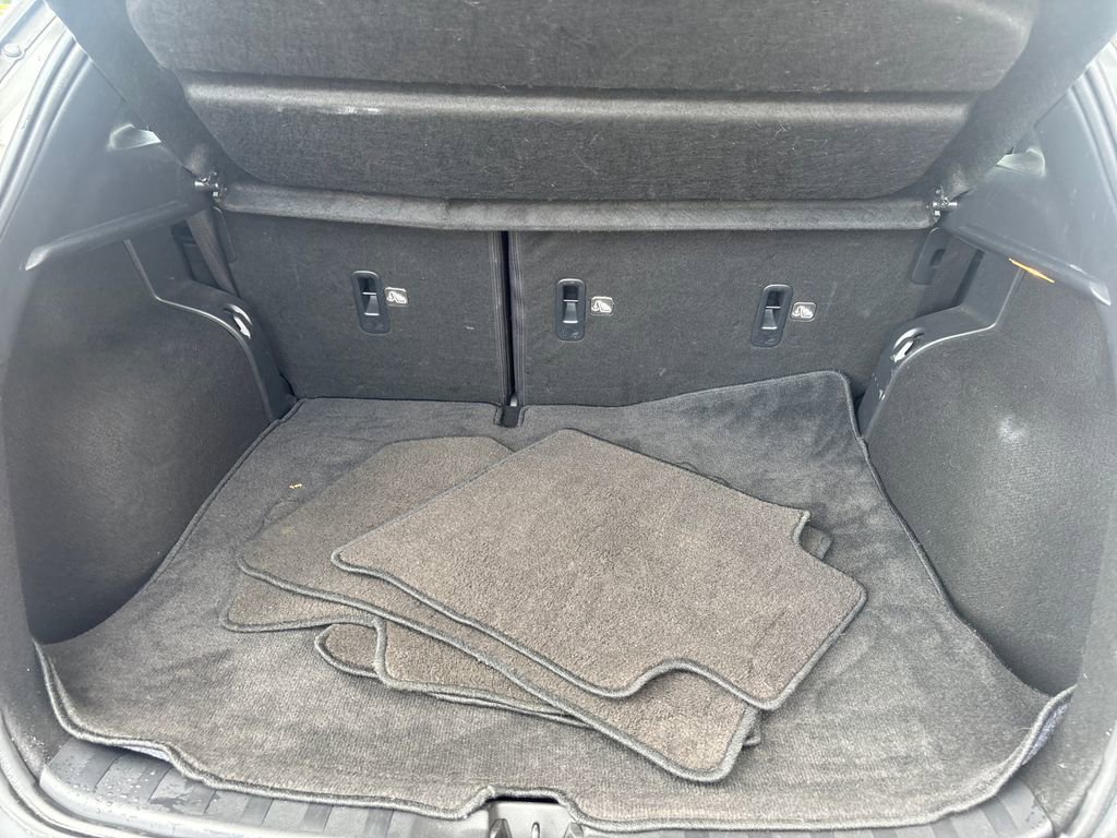 Used 2018 Nissan Kicks SR image 31