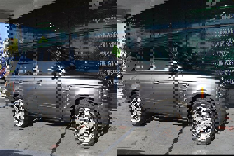 Used 2005 Land Rover Range Rover HSE image 9