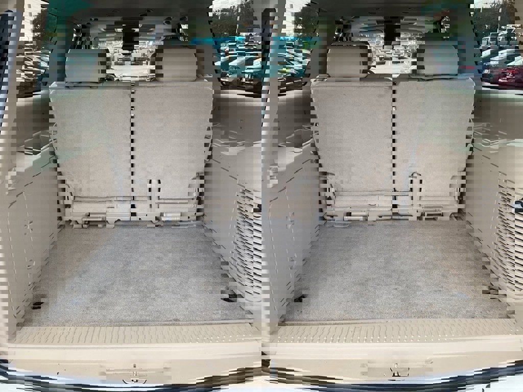 Used 2010 GMC Yukon XL SLT w/ SLT-2 Equipment Package image 16