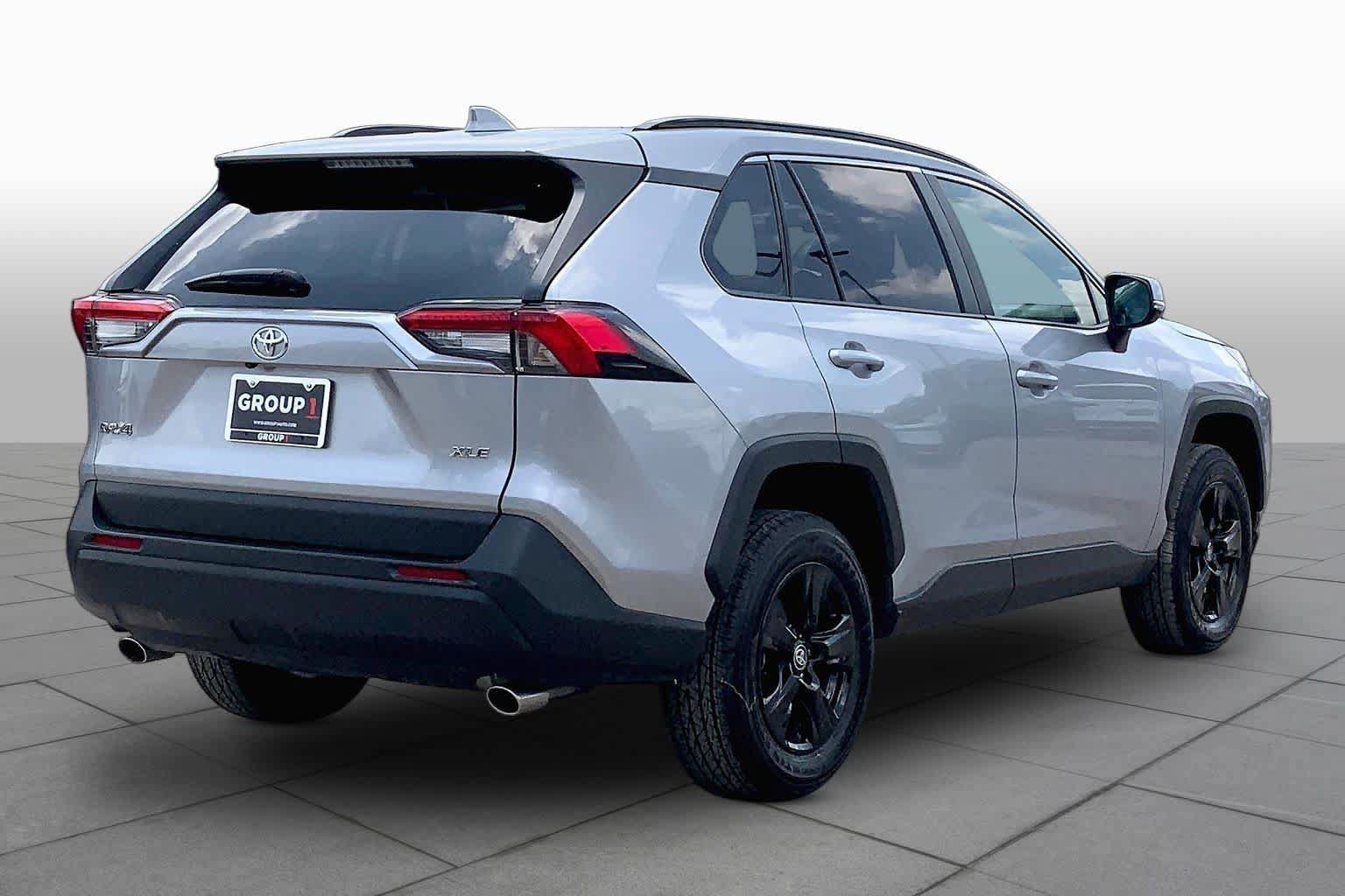 Used 2025 Toyota RAV4 XLE FWD image 13