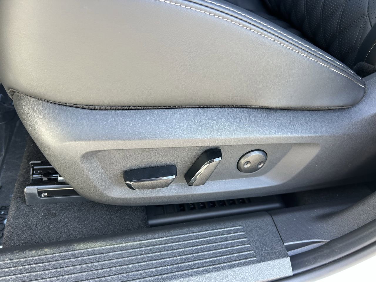 New 2026 Nissan Rogue Platinum image 29