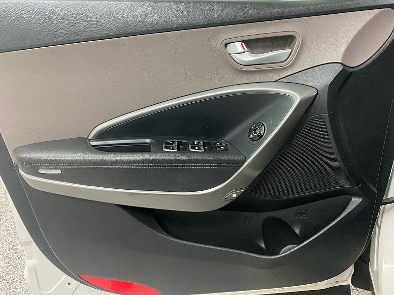 Used 2017 Hyundai Santa Fe SE image 11