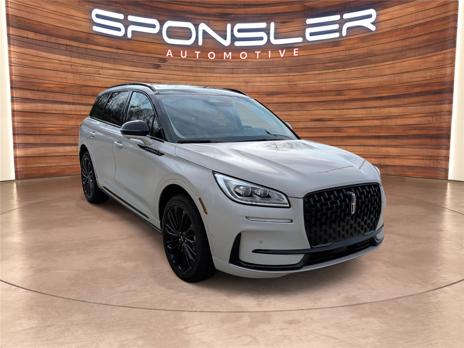 Used 2023 Lincoln Corsair Reserve w/ Equipment Group 202A image 9