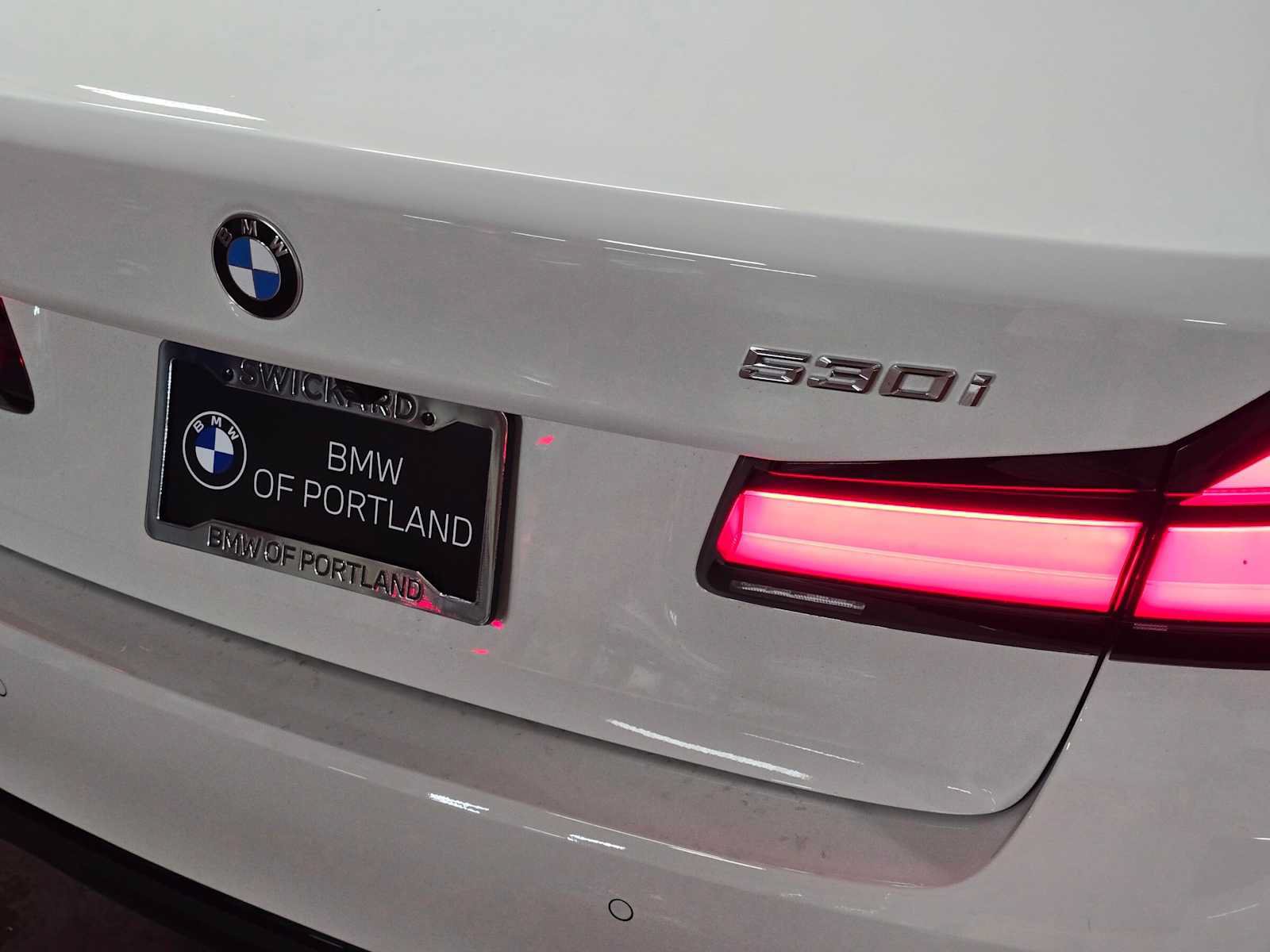 Used 2023 BMW 530i xDrive w/ Premium Package AWD/4WD image 14